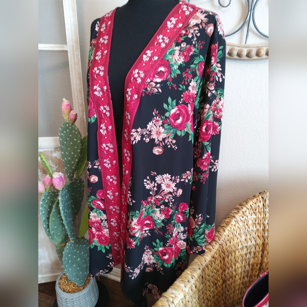 The Pioneer Woman Black and Red Floral Open-Front Kimono - Picture 5 of 10